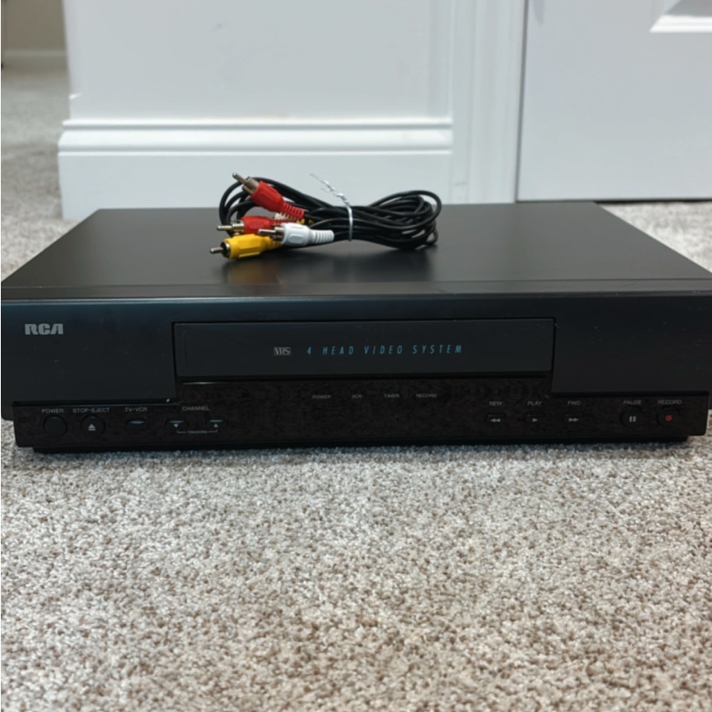 RARE & Vintage RCA VHS Player, TESTED & WORKING! RCA Cable Included!